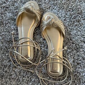Gold Sandals with Elegant Design and Comfort